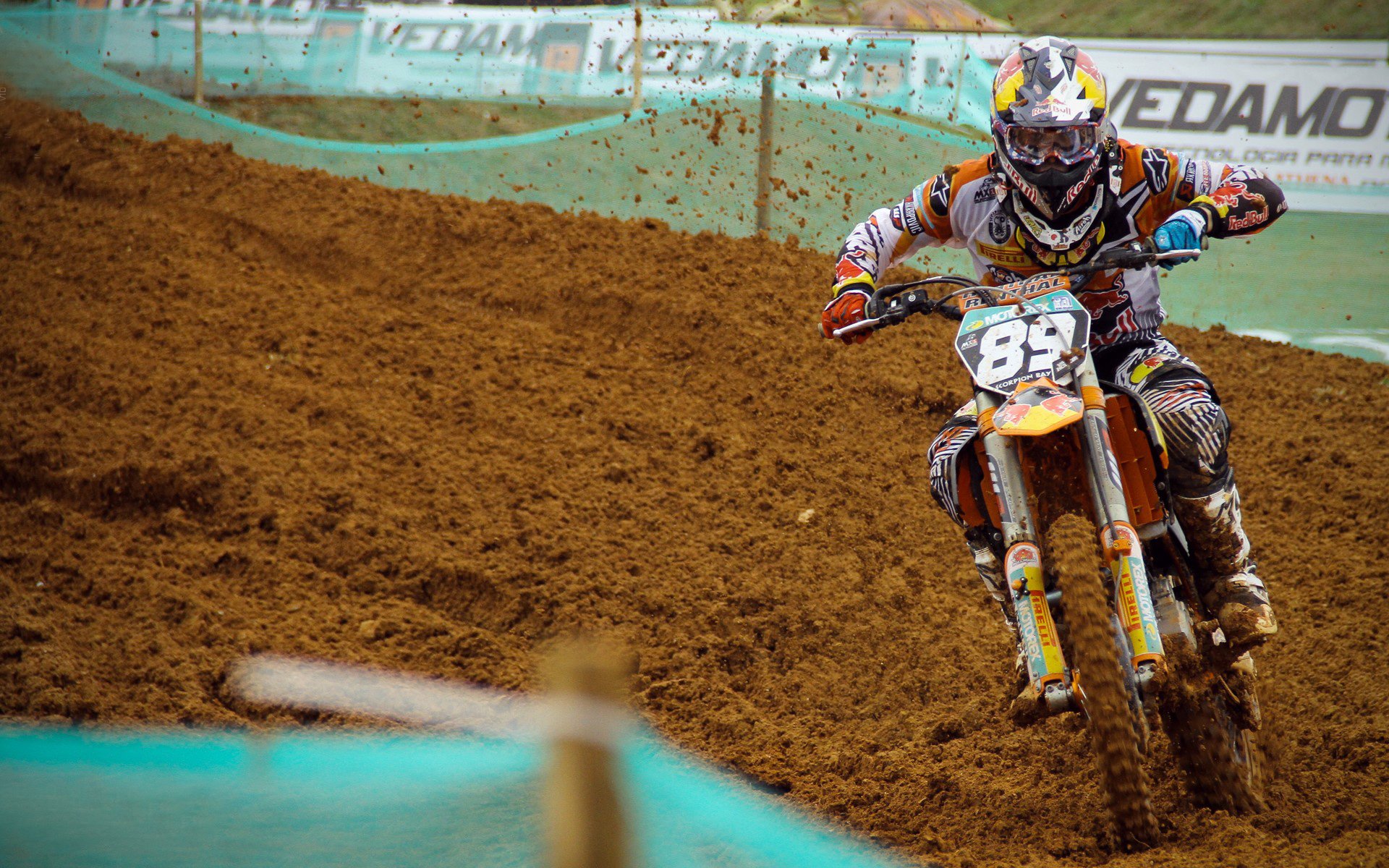 极限滑雪公开赛设置夜间赛道引发热议，极限滑雪大神